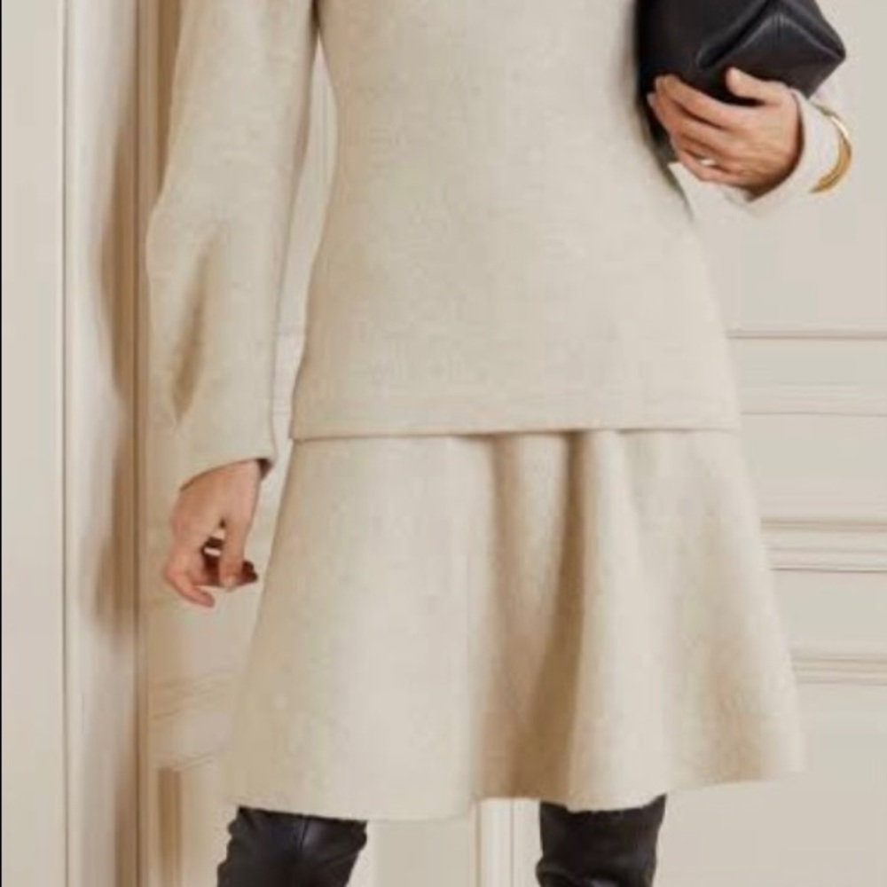 Vince Wool Cashmere Beige / Oat colored skirt